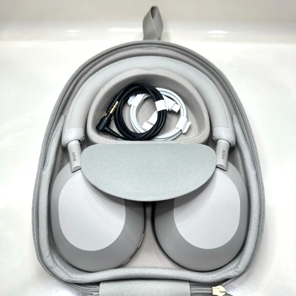 Sony WH1000xm5 Wireless Noise Canceling Headphones in White + Carrying Case XM5